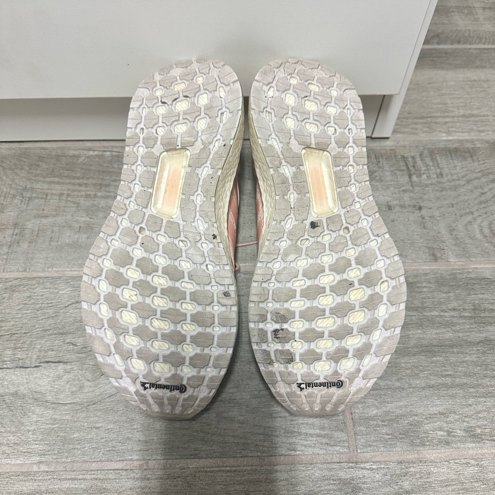 Pink UltraBoost - Picture 3 of 4